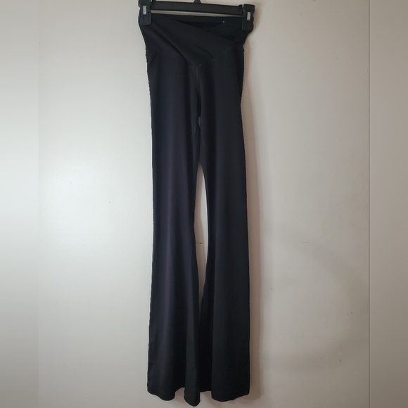 Offline Aerie Real Me High-Waisted Cross Over Flare Leggings Size Small Black - Picture 3 of 10